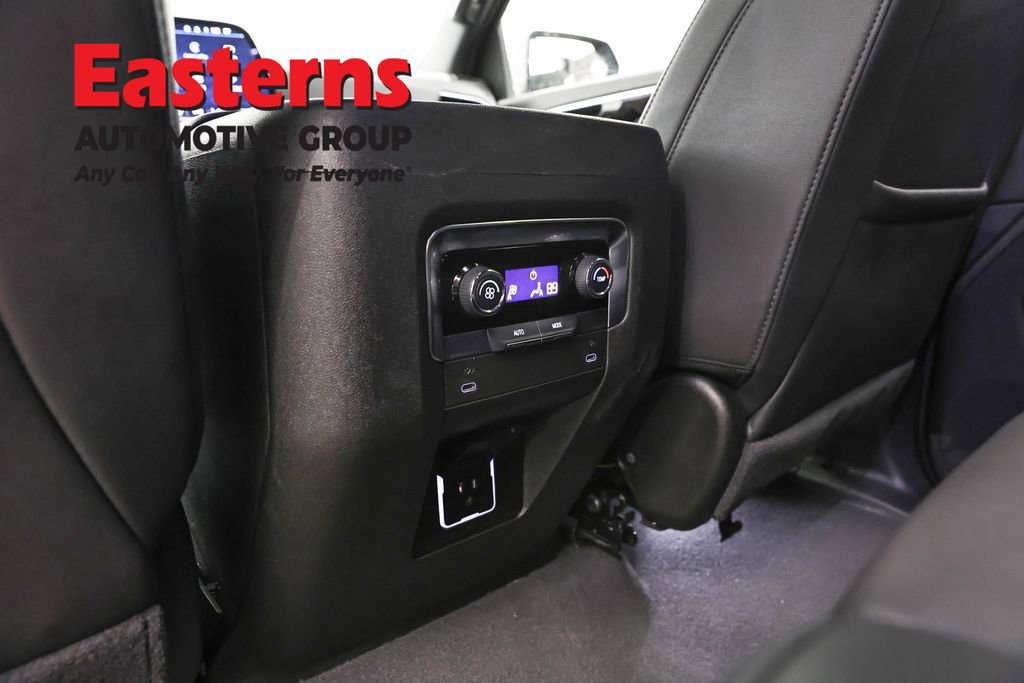 Used 2025 Chevrolet Suburban Z71 AWD/4WD image 24