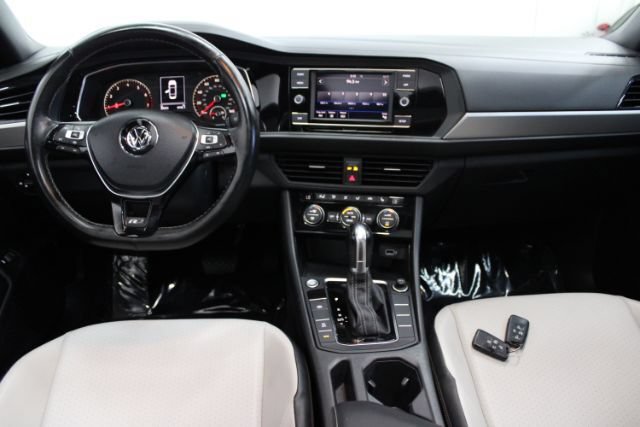 Used 2019 Volkswagen Jetta R-Line w/ R-Line Cold Weather Package FWD image 2