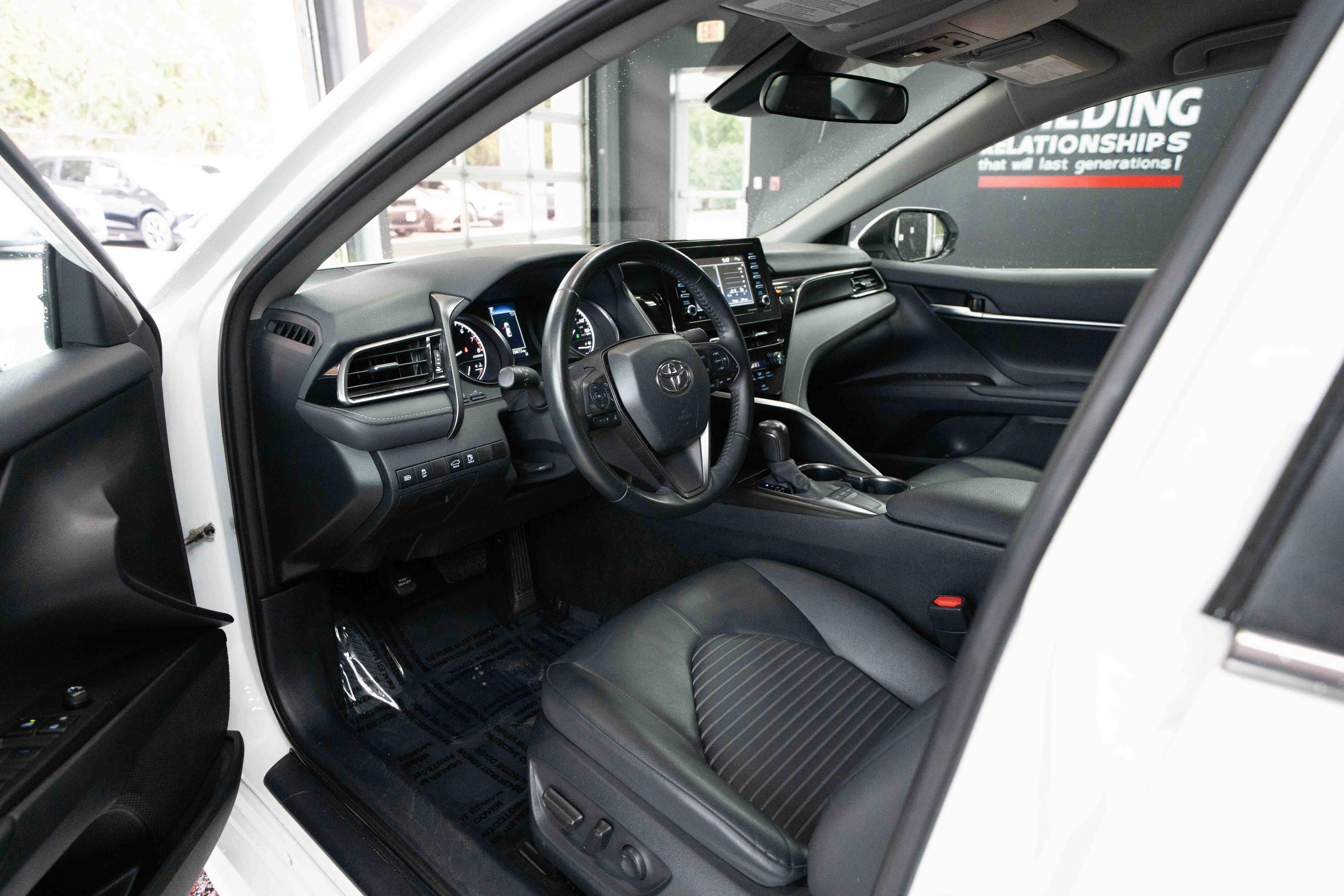 Used 2024 Toyota Camry SE image 8