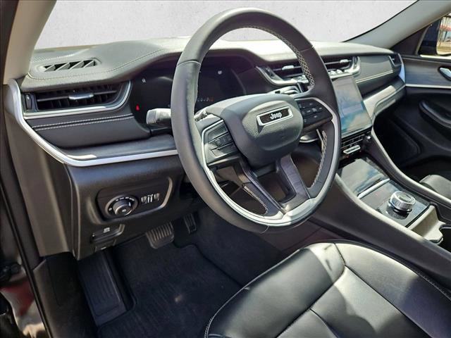 Used 2023 Jeep Grand Cherokee Limited image 10