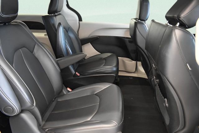 Used 2023 Chrysler Pacifica Touring-L image 19