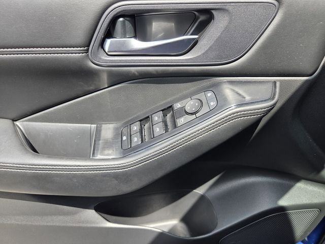 Used 2023 Nissan Rogue SV w/ SV Premium B Package FWD image 29