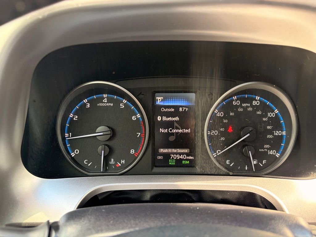 Used 2018 Toyota RAV4 XLE FWD image 16