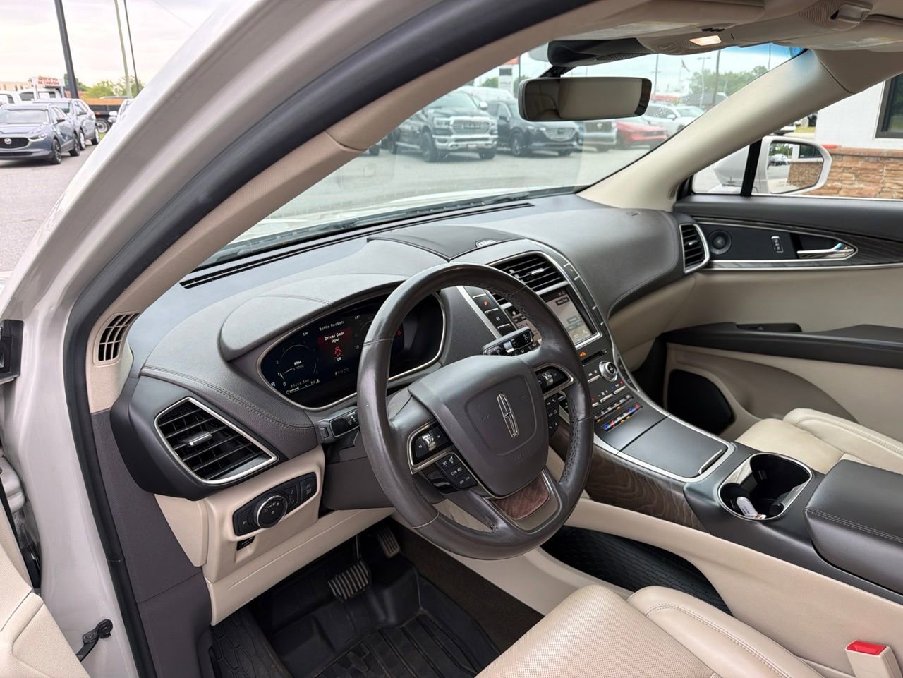 Used 2019 Lincoln Nautilus Reserve FWD image 4