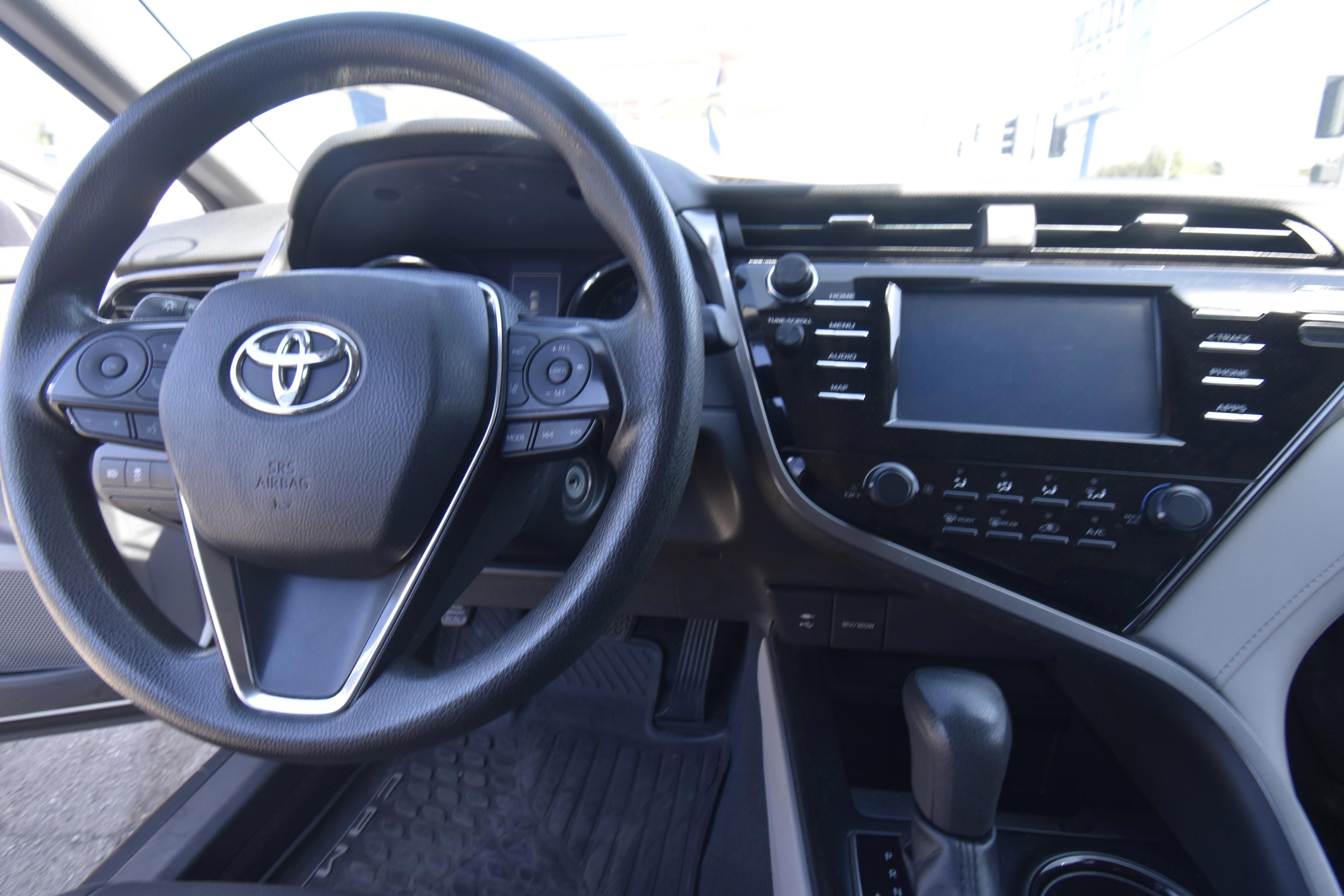 Used 2019 Toyota Camry LE image 7