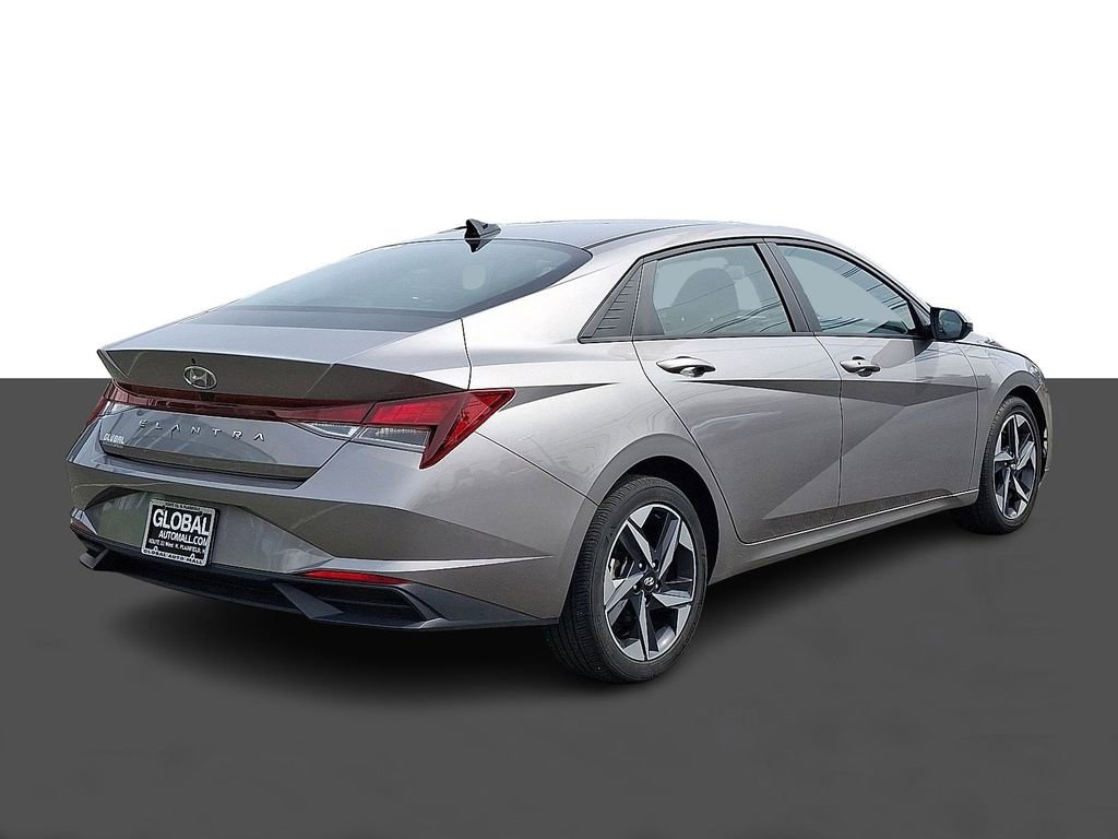 Used 2023 Hyundai Elantra SEL w/ Convenience Package image 7
