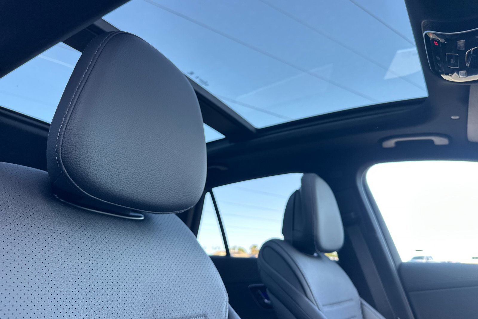 New 2026 Mercedes-Benz GLC 350e 4MATIC image 17