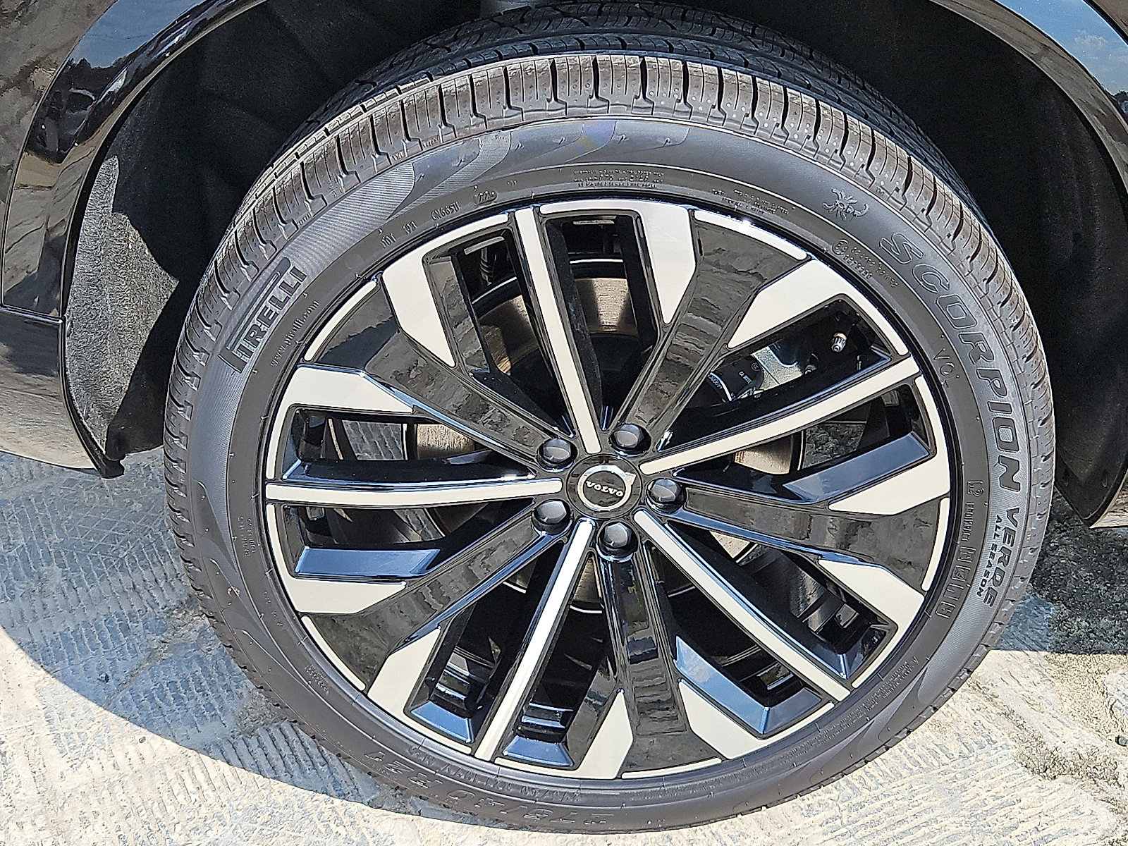 New 2026 Volvo XC90 B6 Plus w/ Protection Package Premier image 7