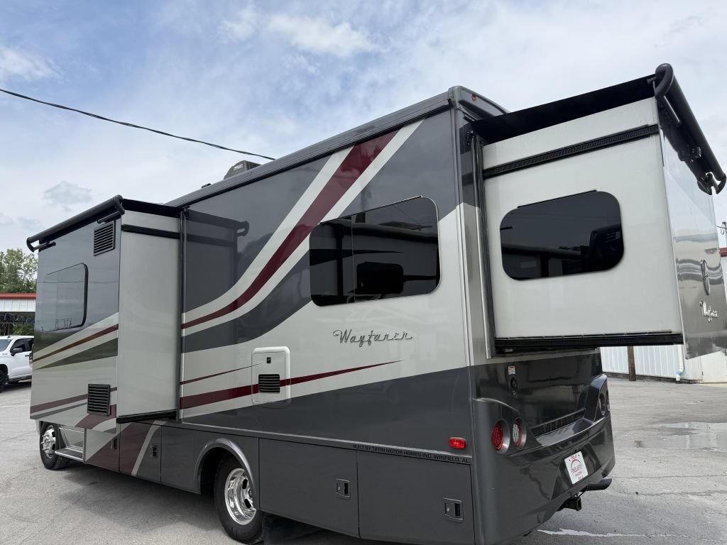Used 2018 Mercedes-Benz Sprinter 3500 image 32