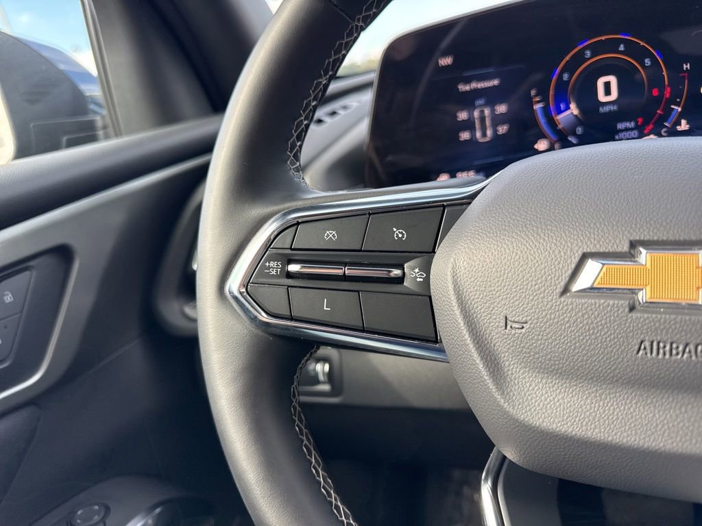 Used 2025 Chevrolet Traverse LT image 15