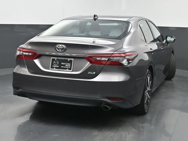Used 2021 Toyota Camry XLE FWD image 3