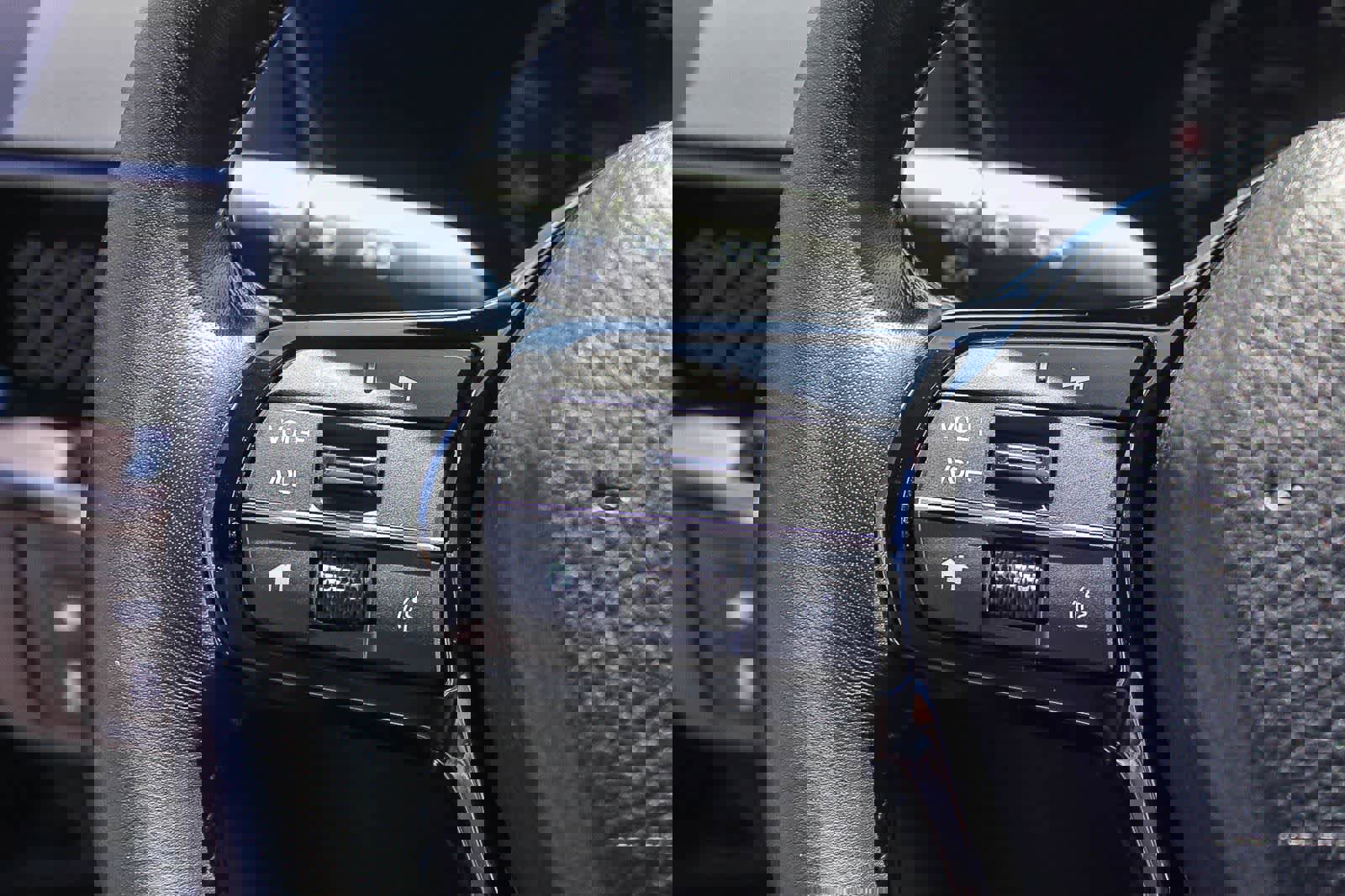 Used 2025 Honda CR-V EX-L image 32