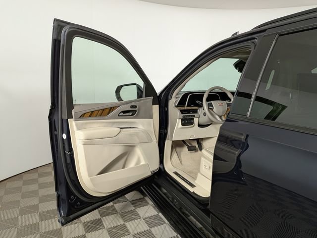 Used 2021 Cadillac Escalade ESV Sport Platinum image 16