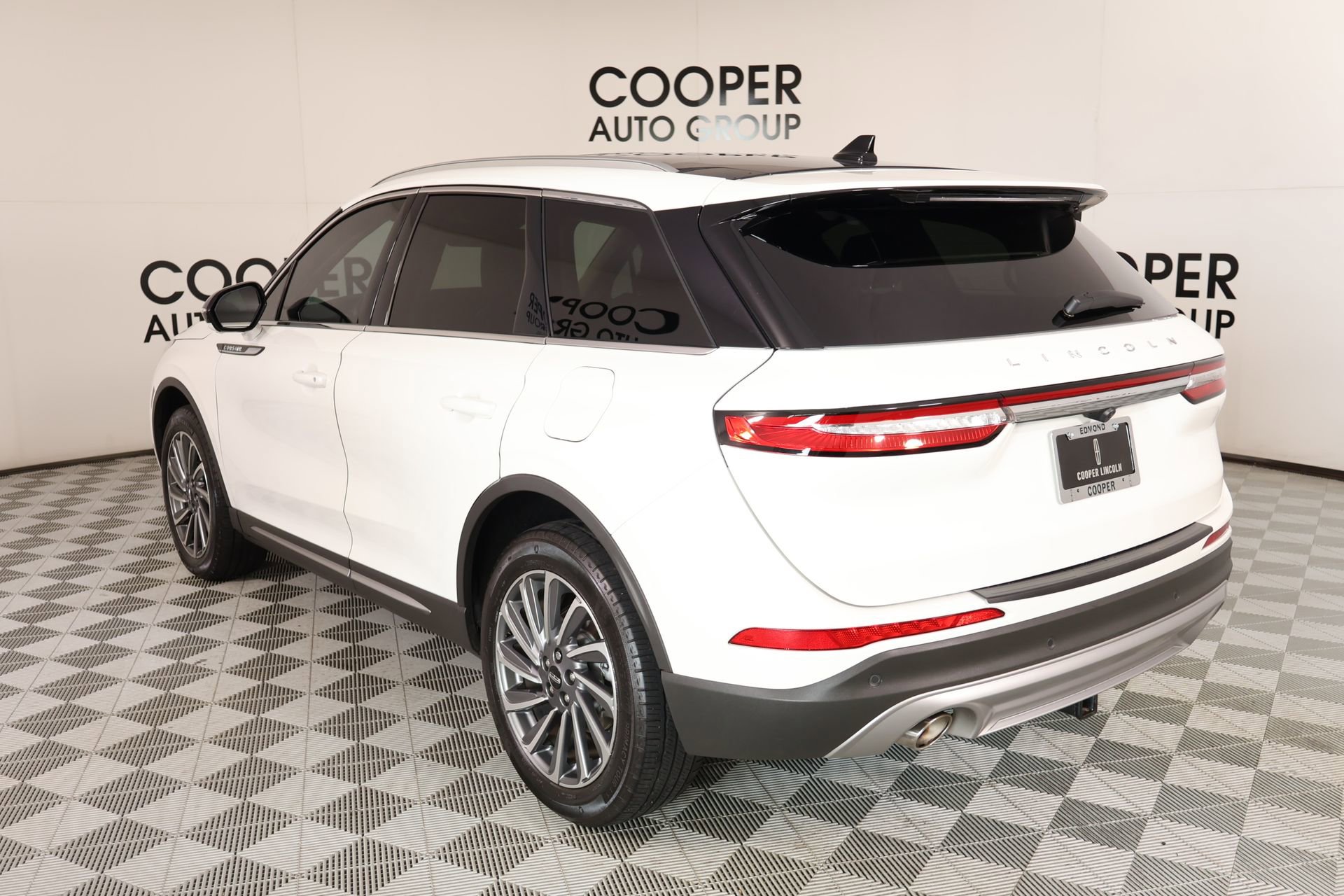 Used 2024 Lincoln Corsair Reserve w/ Equipment Group 201A image 24