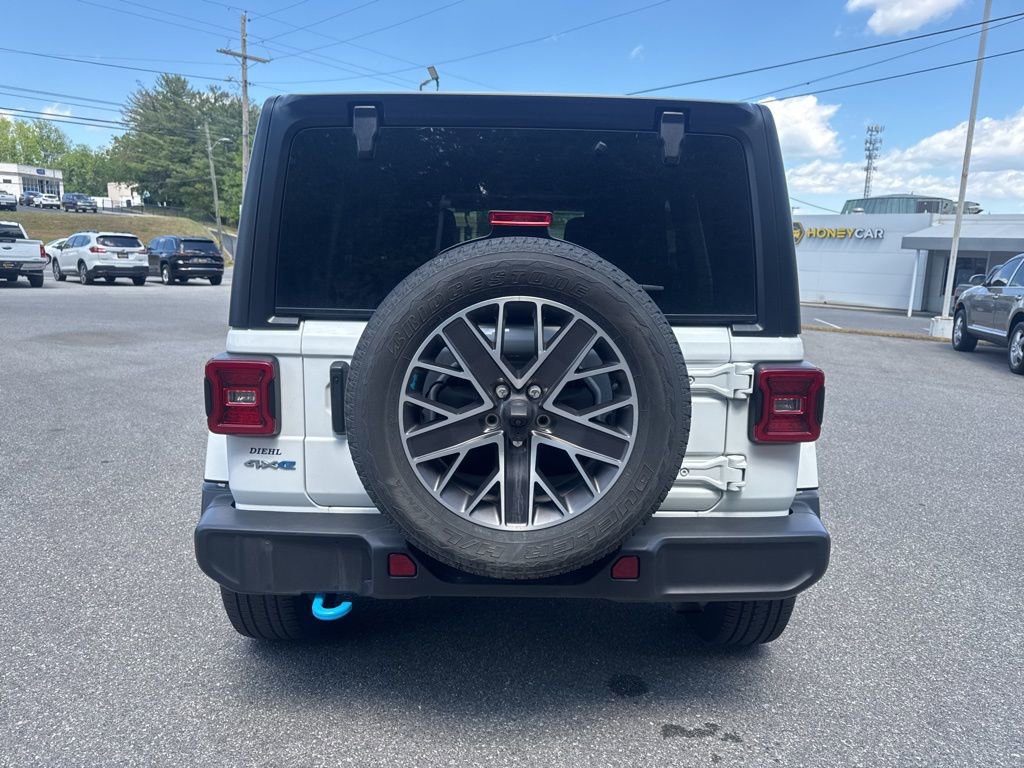 Used 2023 Jeep Wrangler Unlimited Sahara w/ Cold Weather Group AWD/4WD image 5