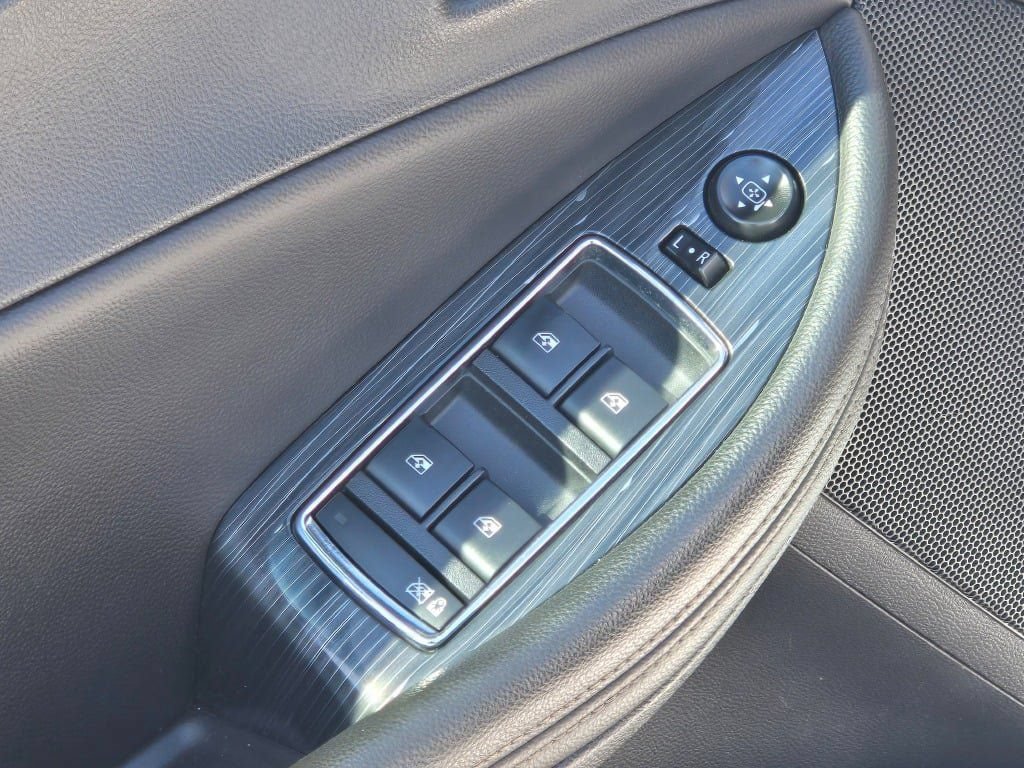 Used 2017 Chevrolet Impala LT w/ Convenience Package FWD image 19