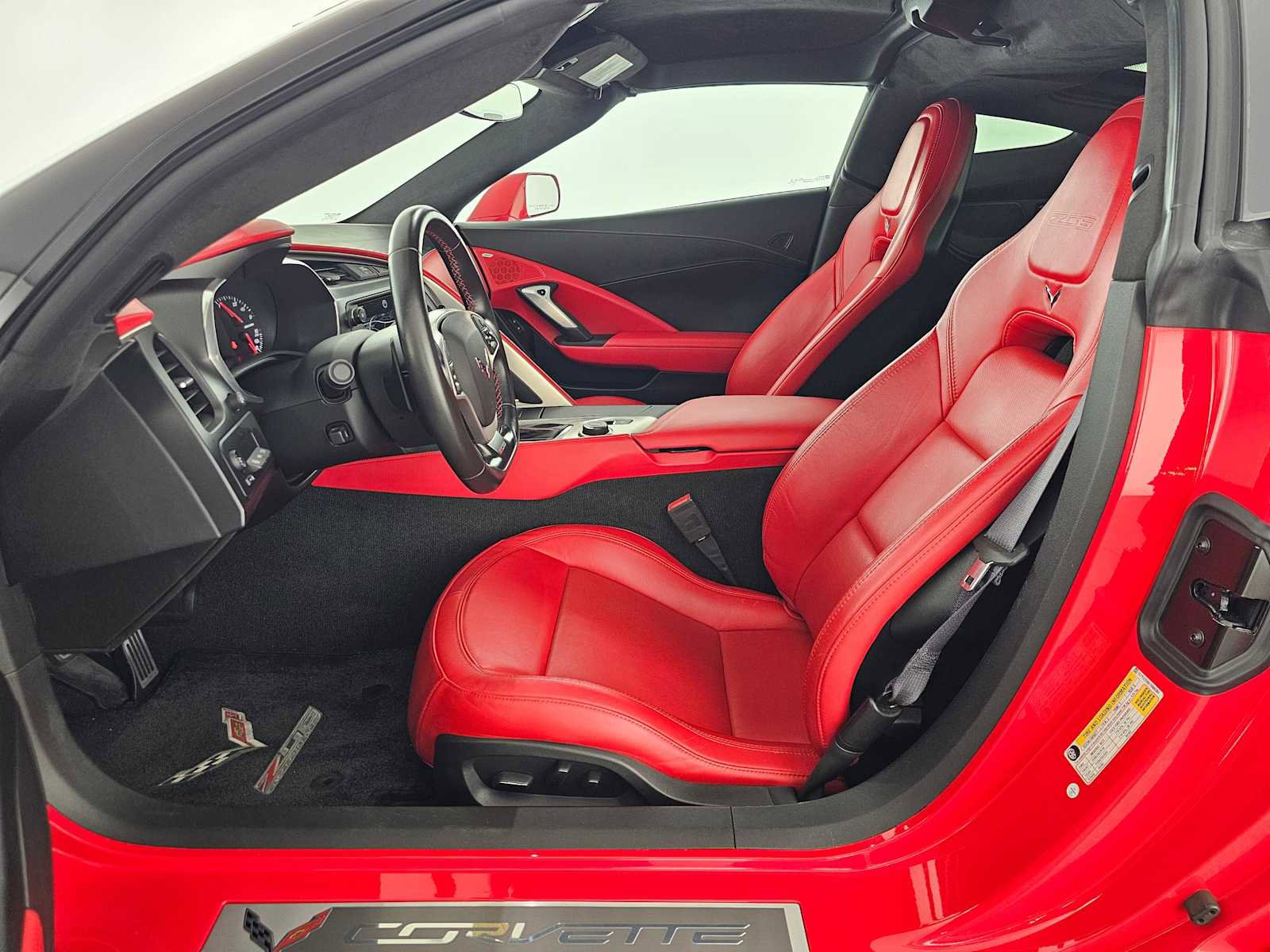 Used 2015 Chevrolet Corvette Z06 w/ 3LZ Preferred Equipment Group image 16