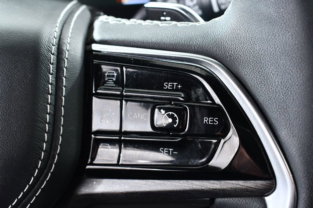 Used 2022 Jeep Grand Cherokee Overland AWD/4WD image 32