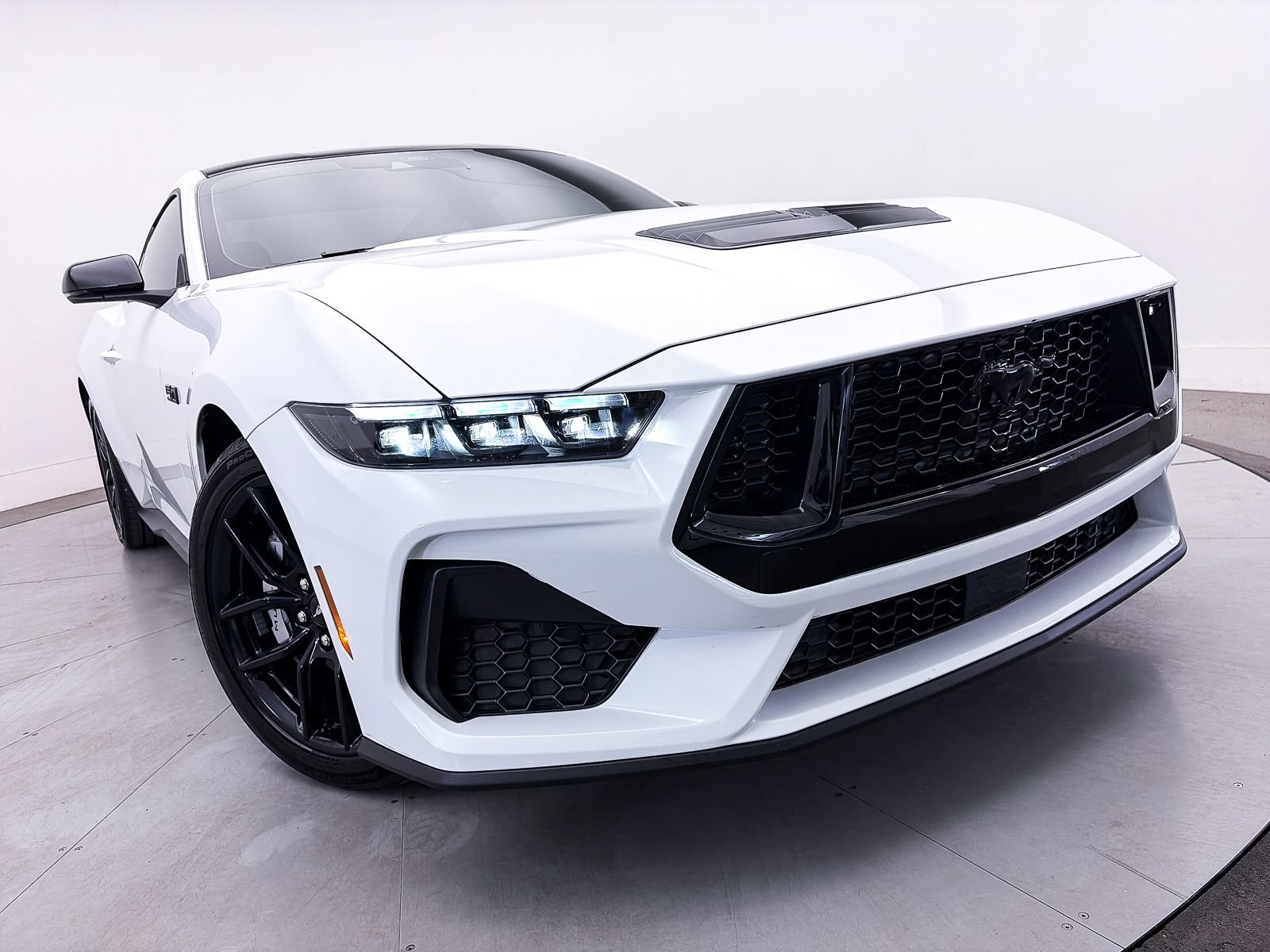 Used 2025 Ford Mustang GT Premium RWD image 9