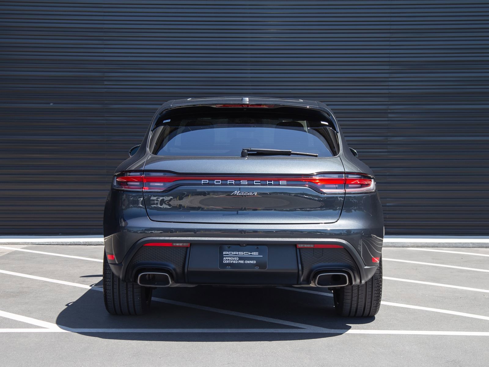 Certified 2024 Porsche Macan AWD/4WD image 9
