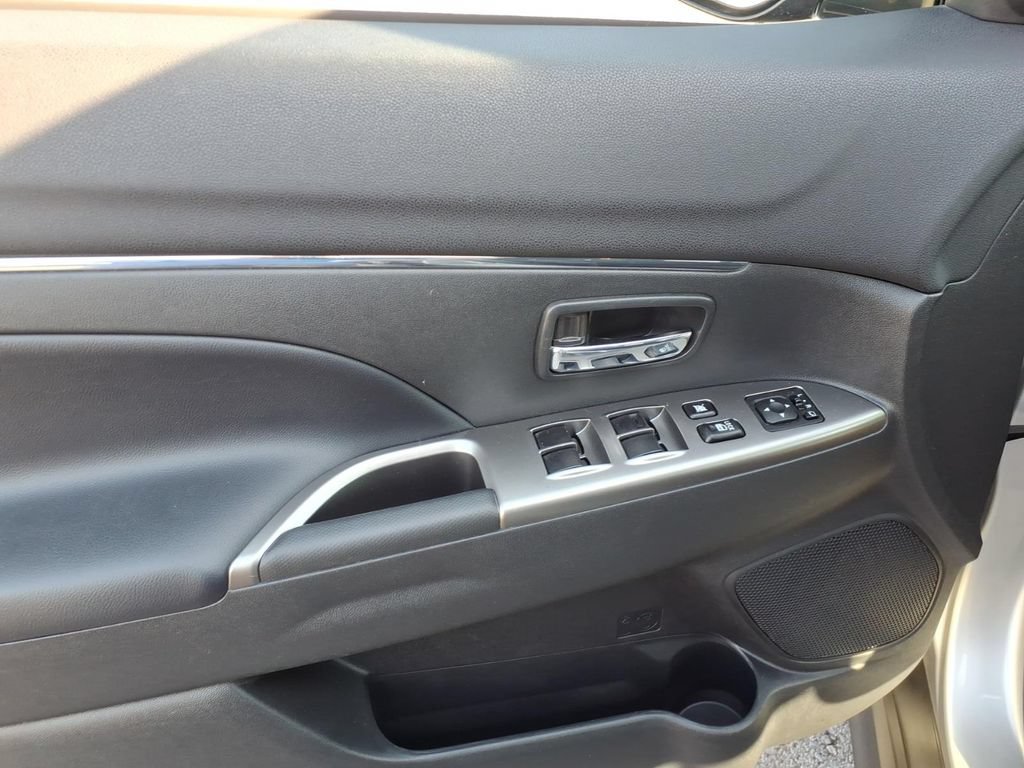 Used 2022 Mitsubishi Outlander Sport SE FWD image 3
