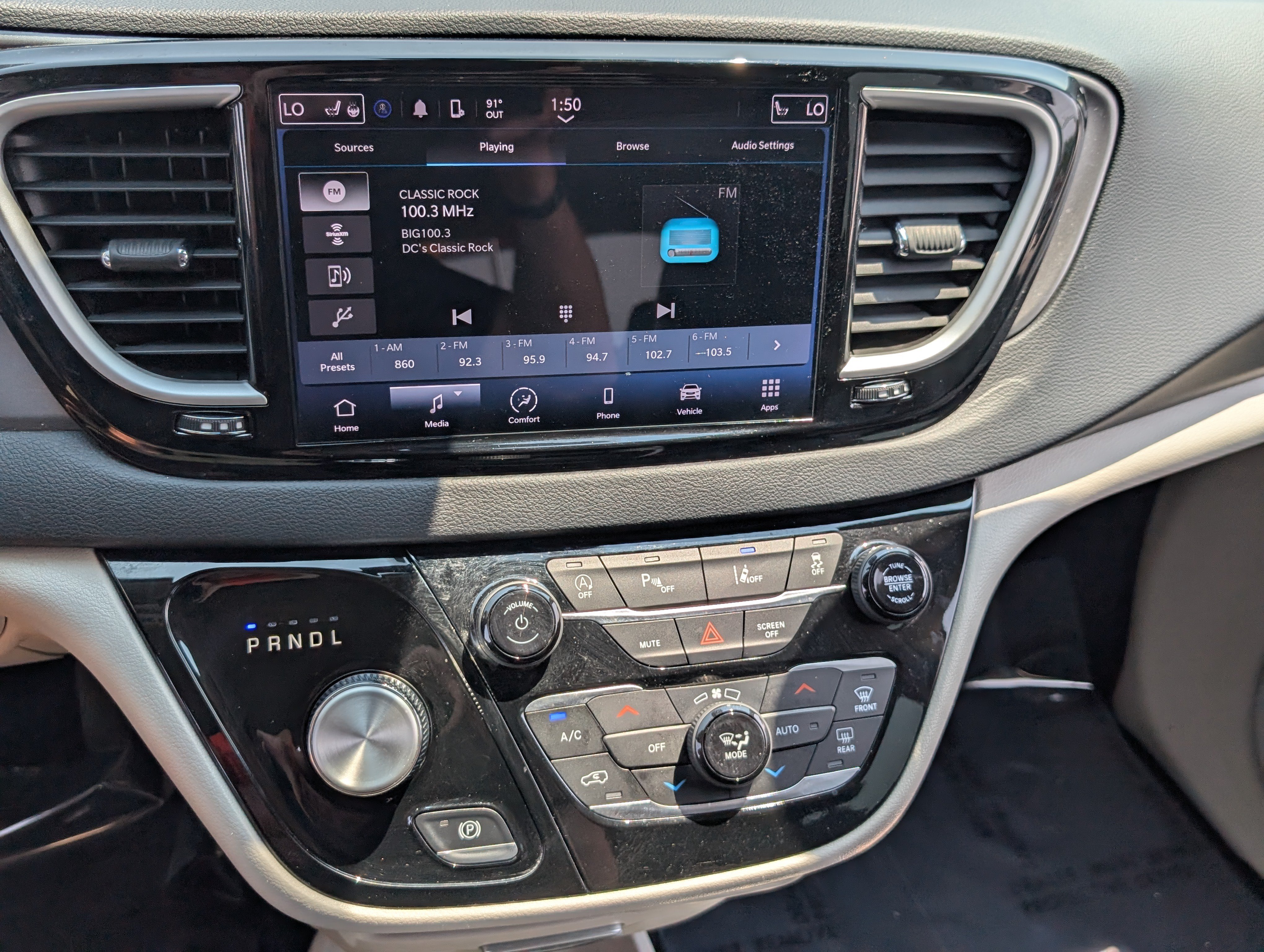 Used 2023 Chrysler Pacifica Touring-L FWD image 29