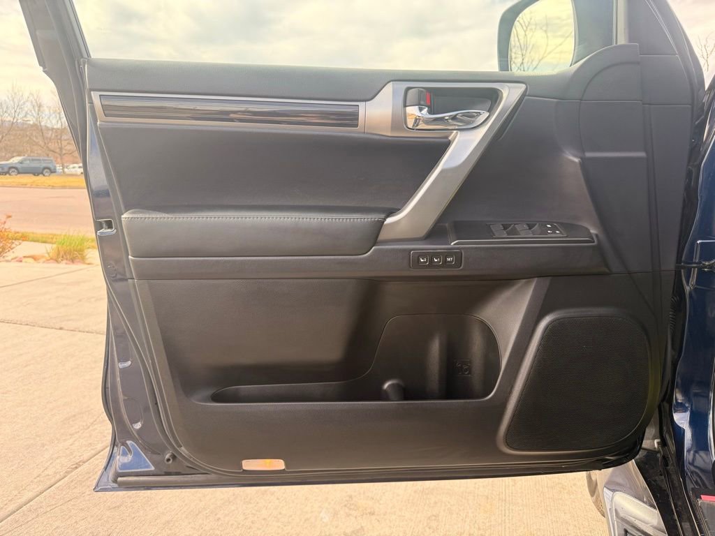 Used 2023 Lexus GX 460 Premium w/ Premium Package AWD/4WD image 10