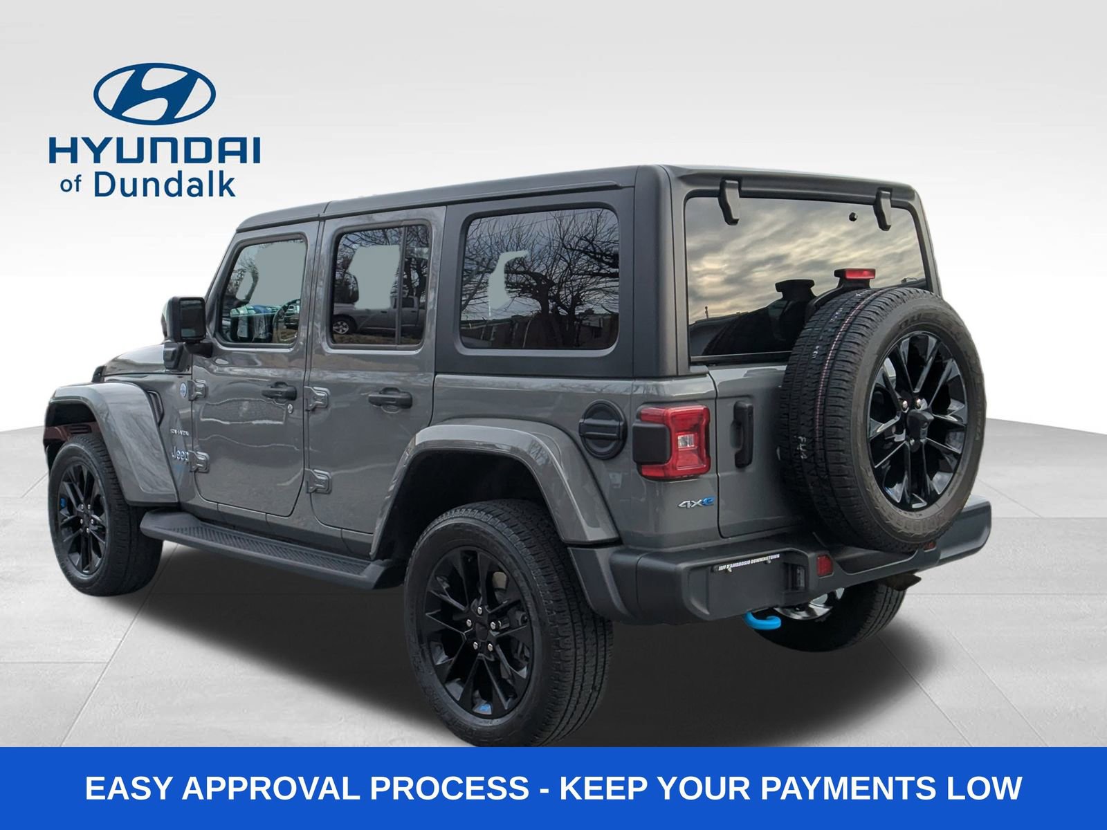 Used 2023 Jeep Wrangler Unlimited Sahara w/ Cold Weather Group image 3