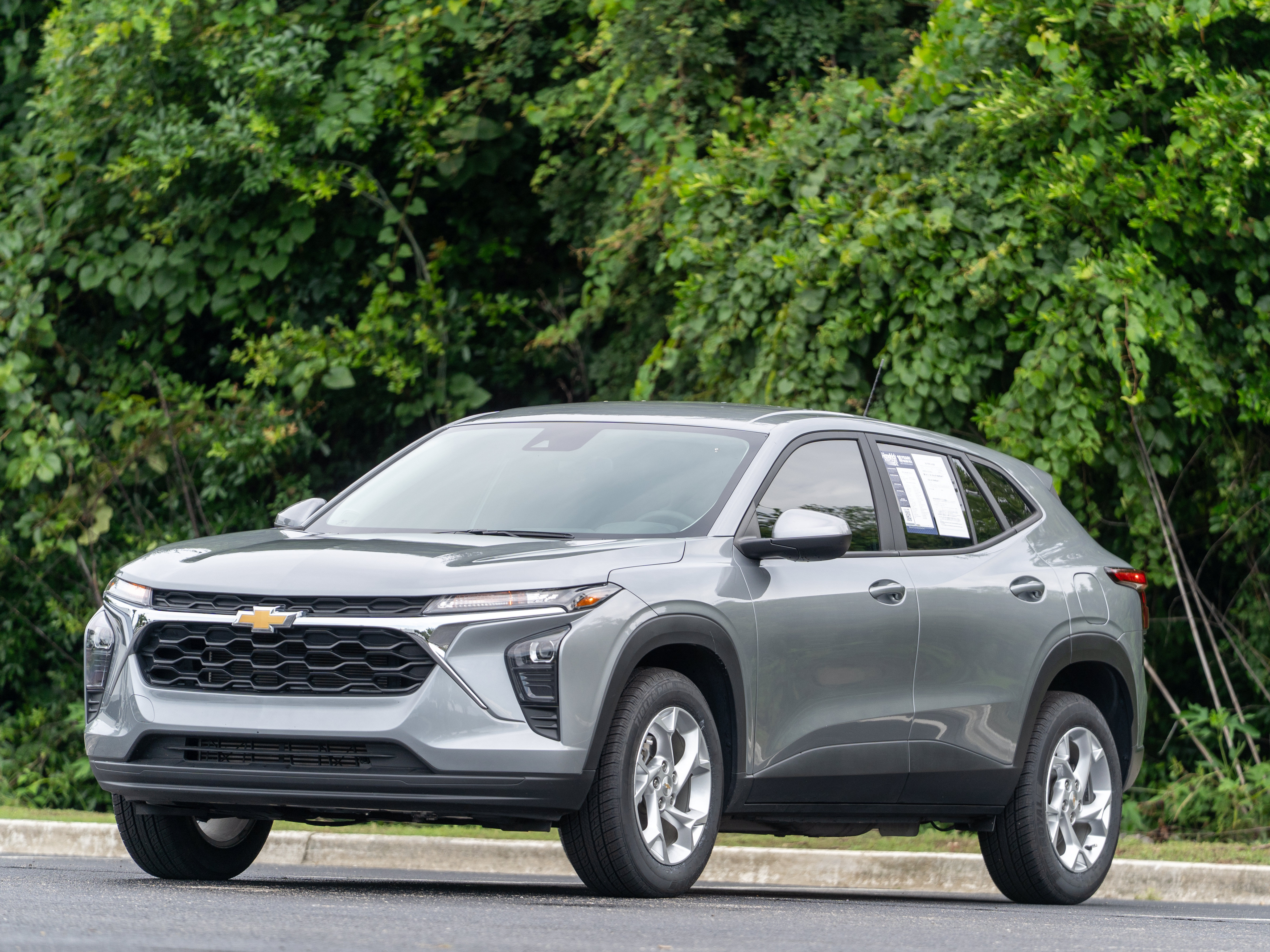 Used 2025 Chevrolet Trax LS w/ LS Convenience Package FWD image 34