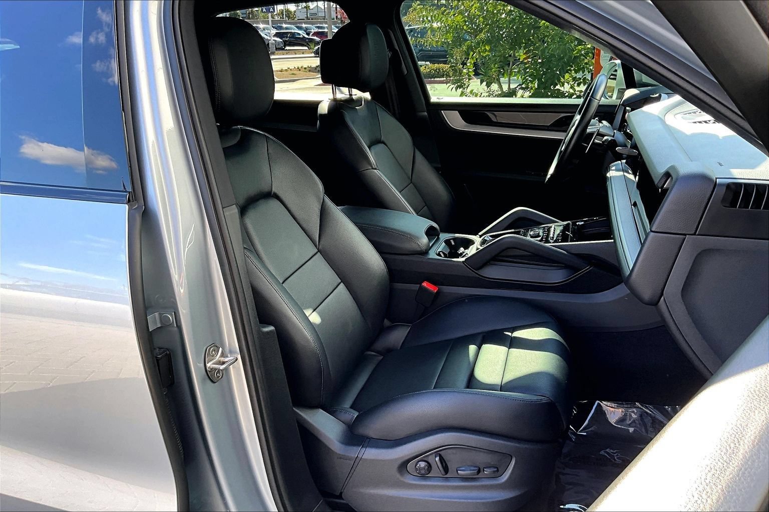Used 2024 Porsche Cayenne S AWD/4WD image 7