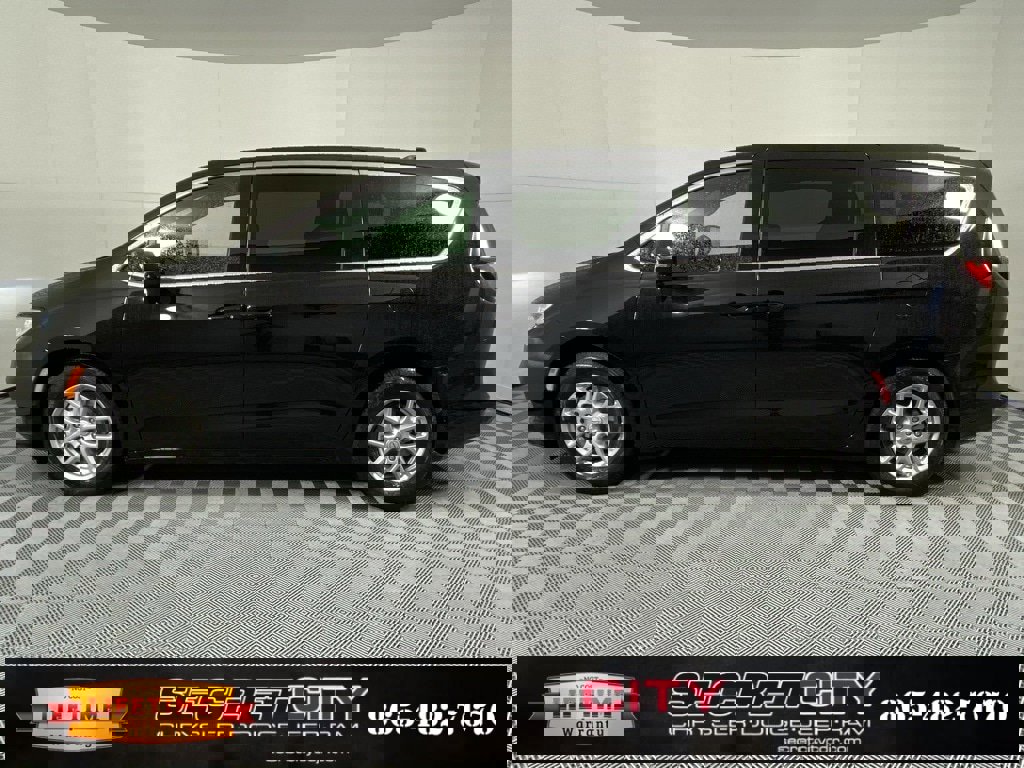 New 2026 Chrysler Pacifica Select image 4