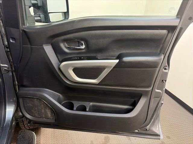 Used 2019 Nissan Titan SV w/ SV Convenience Package image 31