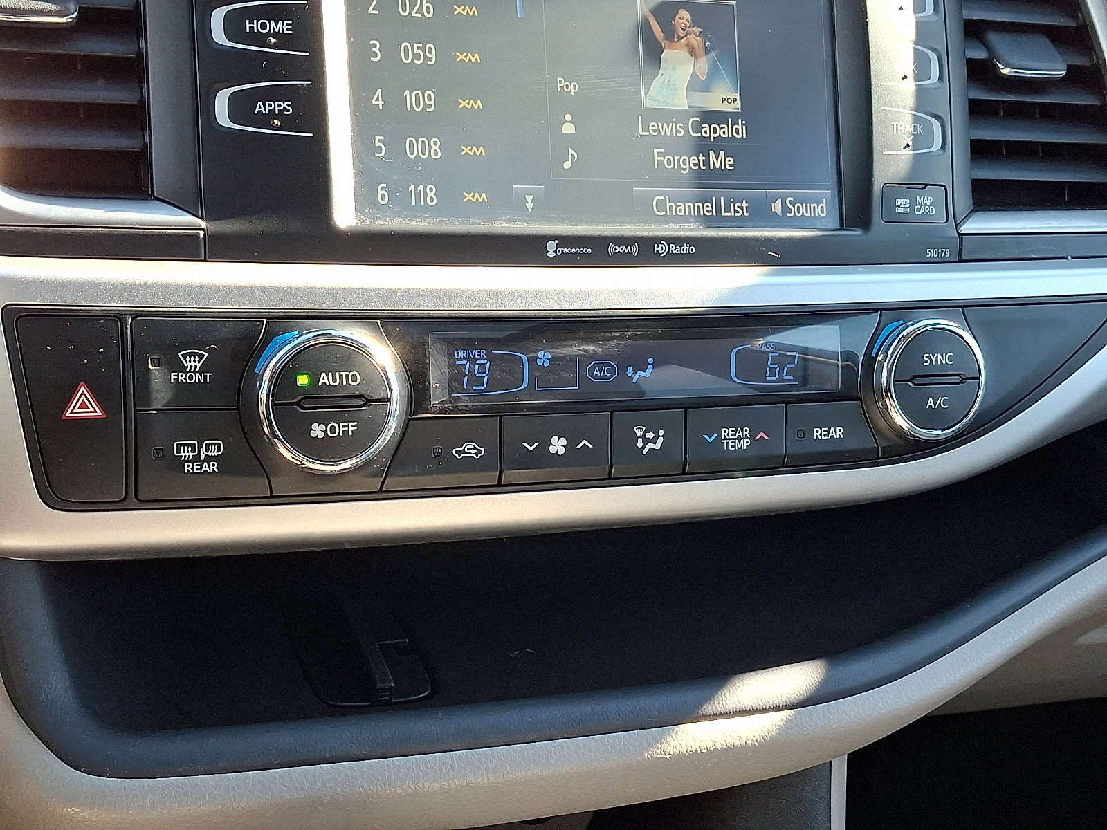 Used 2017 Toyota Highlander XLE image 14