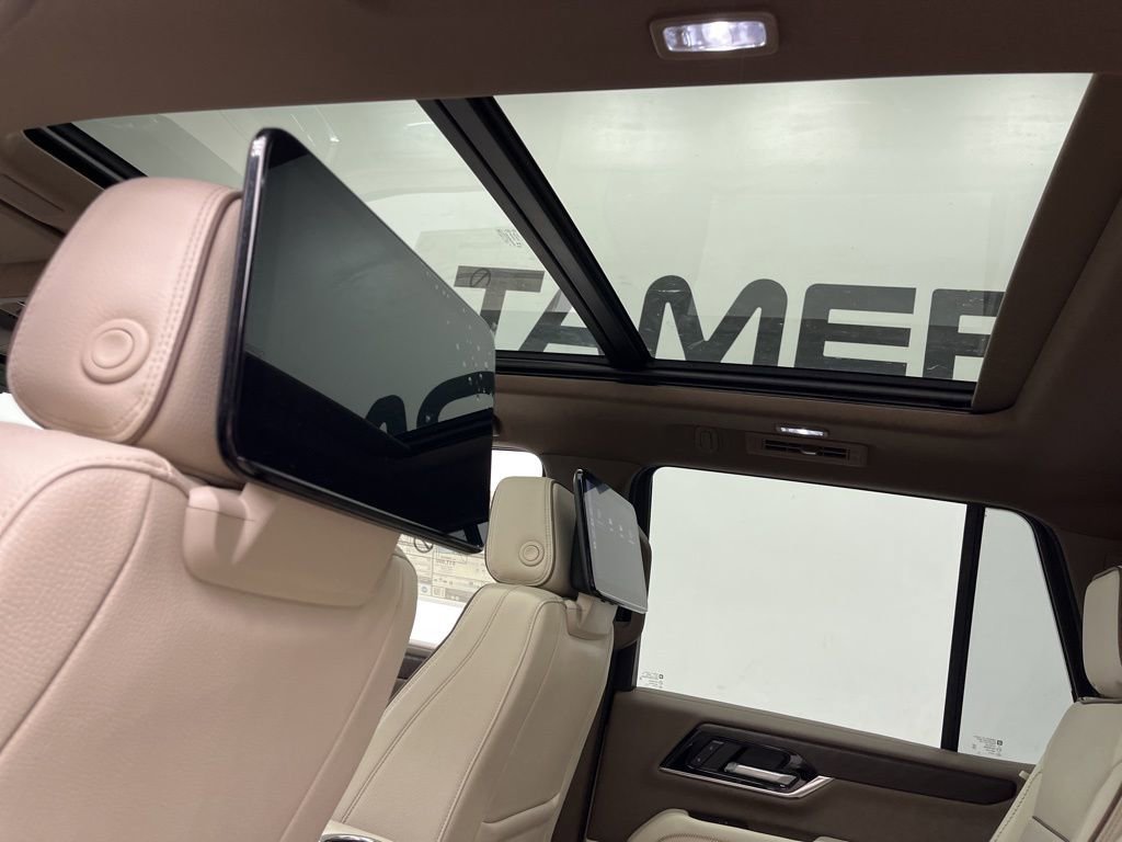 New 2026 GMC Yukon Denali w/ Denali Reserve Package AWD/4WD image 13