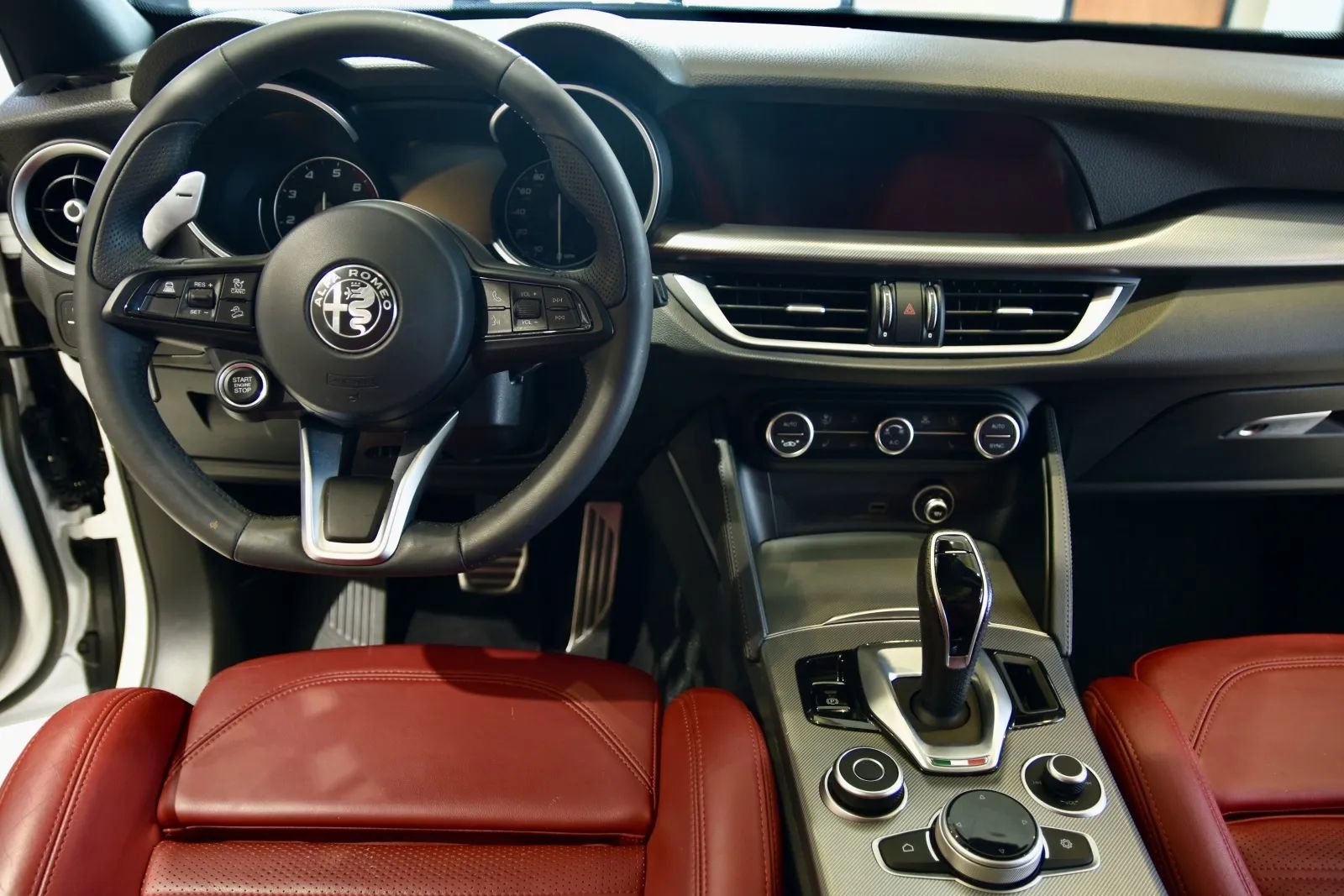 Used 2022 Alfa Romeo Stelvio Veloce image 12