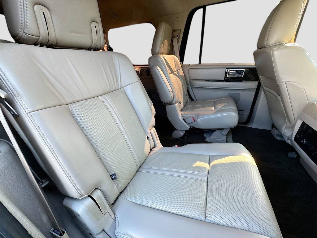 Used 2017 Lincoln Navigator Select RWD image 32