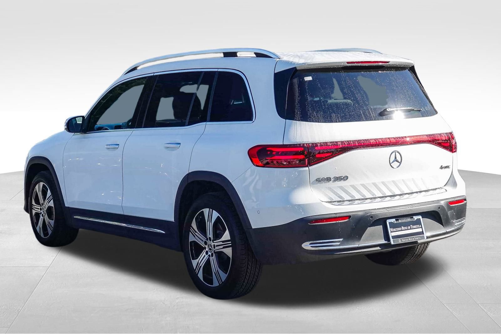 Used 2024 Mercedes-Benz EQB 350 4MATIC SUV image 5