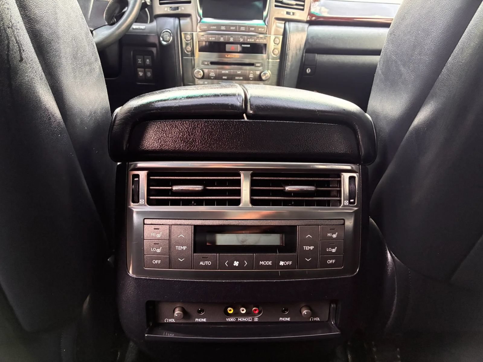 Used 2011 Lexus LX 570 4WD w/ Luxury Pkg image 38