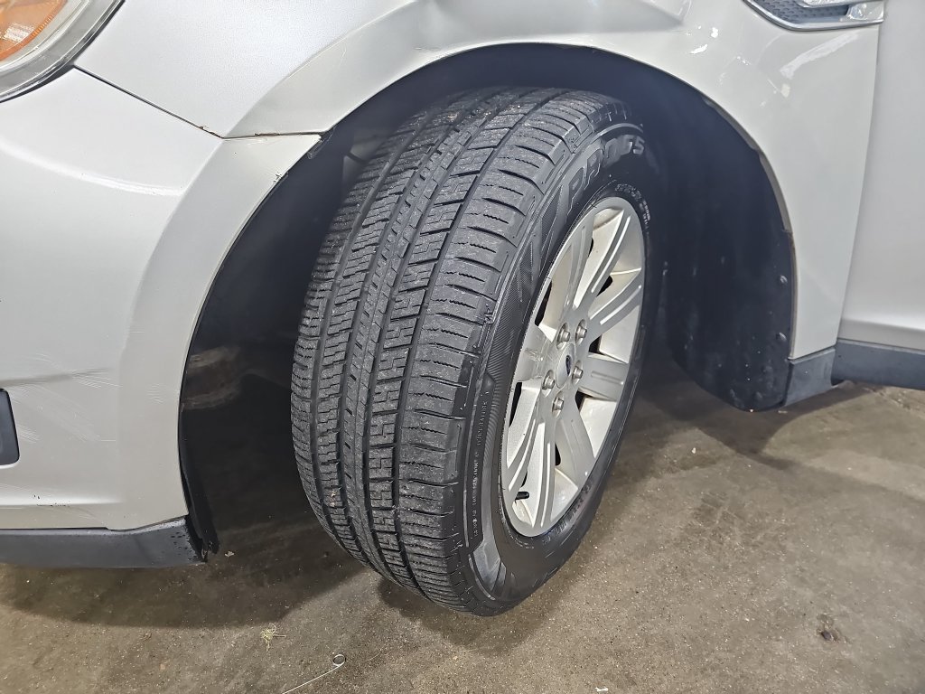 Used 2012 Ford Taurus SE FWD image 33