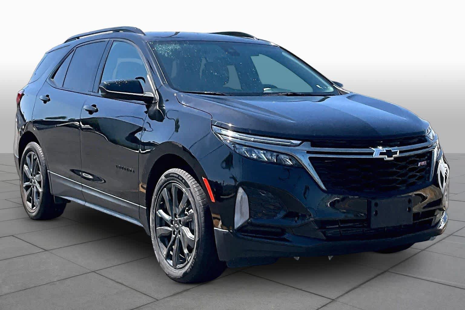 Used 2023 Chevrolet Equinox RS FWD image 2