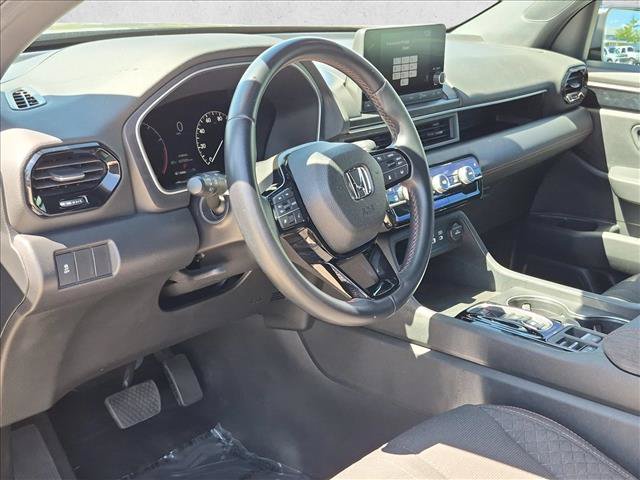 Used 2025 Honda Pilot Sport image 10