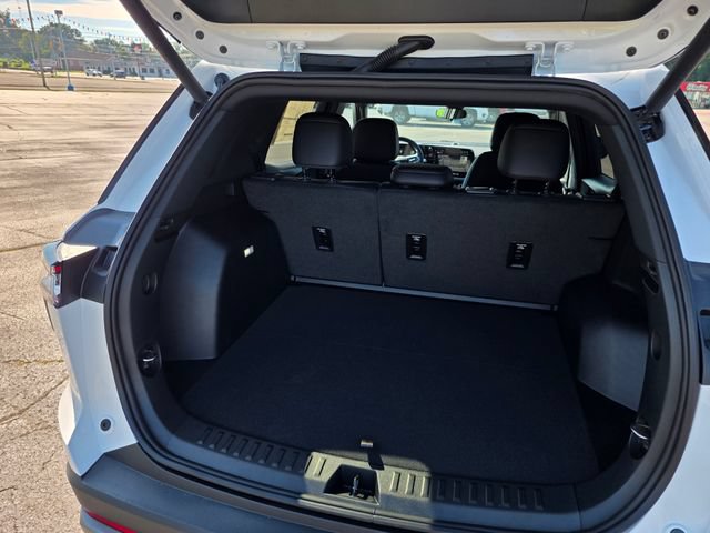 New 2027 Chevrolet Equinox LT w/ Convenience Package II FWD image 12