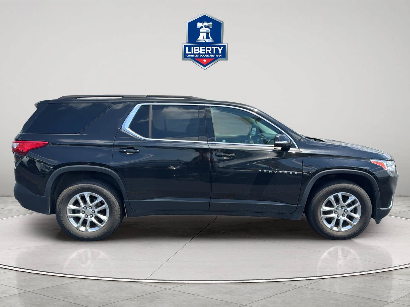 Used 2020 Chevrolet Traverse LT FWD image 13