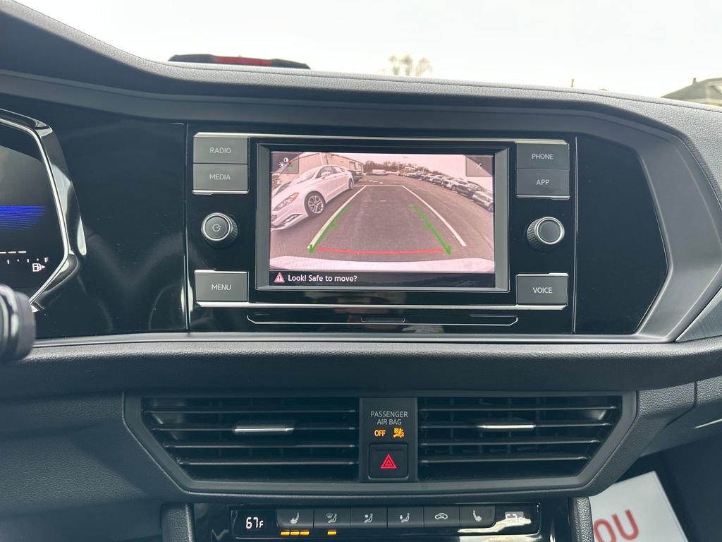 Used 2024 Volkswagen Jetta SE image 9