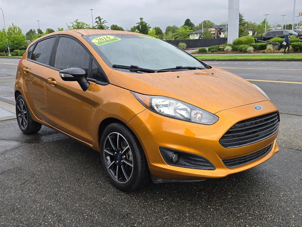 Used 2016 Ford Fiesta SE w/ SE Black Package FWD image 3