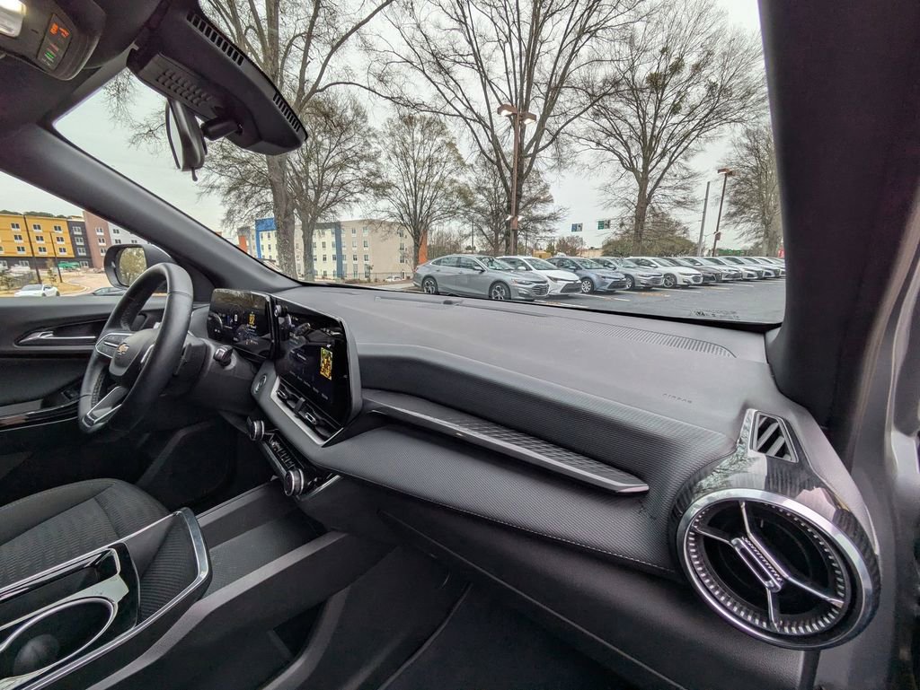 Used 2025 Chevrolet Equinox LT image 29