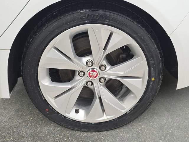 Used 2020 Jaguar XE S image 33