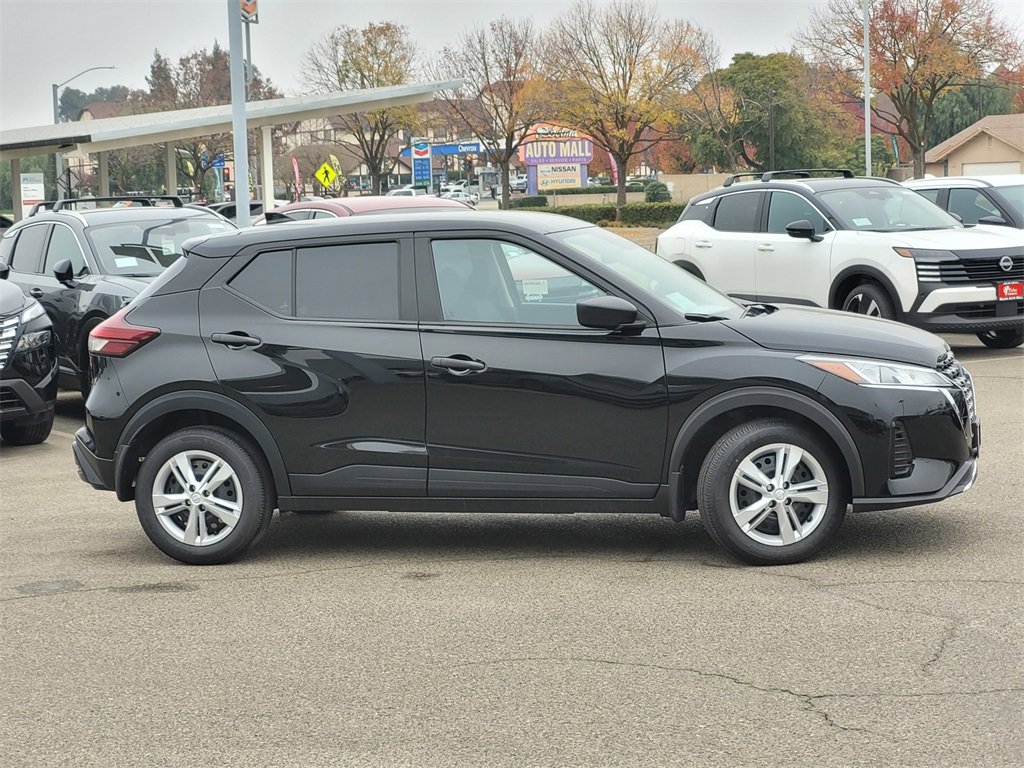 New 2025 Nissan Kicks Play S image 3