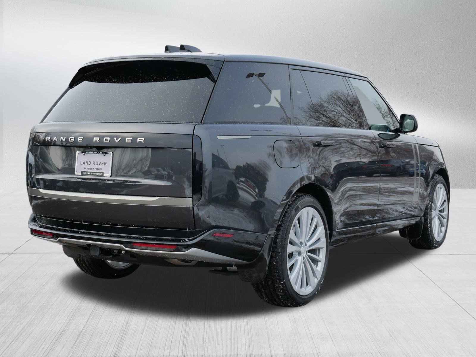 New 2025 Land Rover Range Rover Long Wheelbase SE image 2