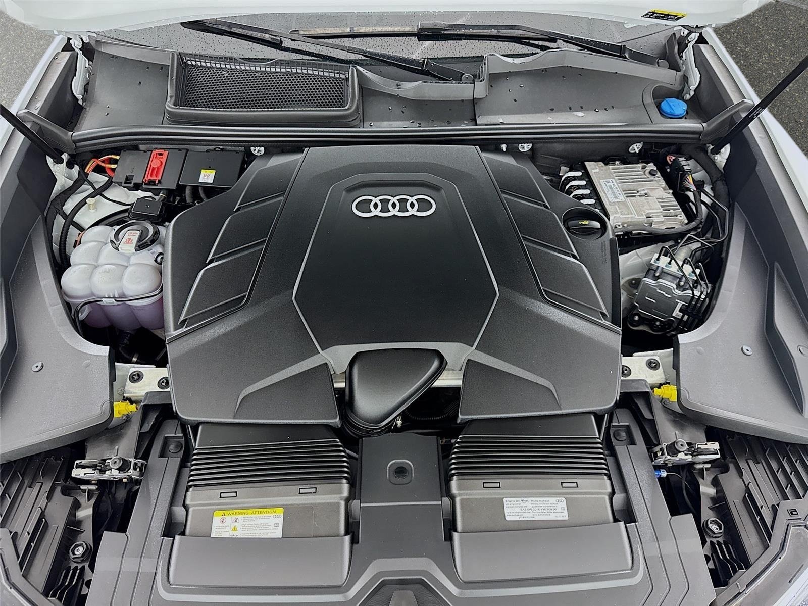 Used 2025 Audi Q8 Premium Plus AWD/4WD image 32